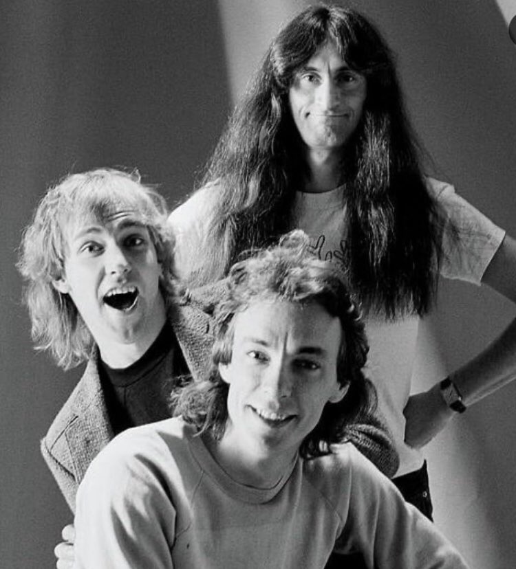 DarkSideofFilm's tweet photo. #RushinReverse 
Chain Lightning
hope is epidemic
optimism spreads
bitterness breeds irritation
ignorance breeds imitation

sun dogs fire on the horizon

dreams are sometimes catching
desire goes to my head
love responds to your invitation
love responds to imagination
#RushFamily https://t.co/5EtLjxwPE0
