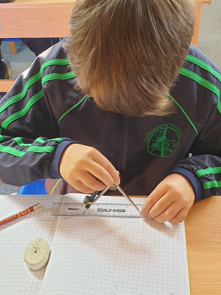 ThorngroveRowan's tweet photo. Constructing triangles... #learningnewskills #mathsisinteresting @ThorngrovePrep https://t.co/WbC41FaAAS
