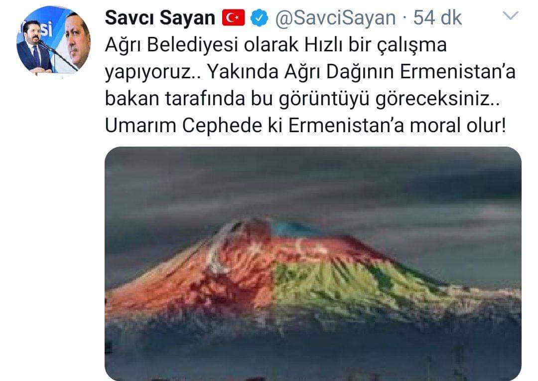 ashurbeyli's tweet photo. Братья турки решили потролить всю Армению. Откровенно говоря это мощное психологическое оружие, ведь армяне постоянно предъявляют права на гору Агрыдаг (Арарат). Теперь на ней будут флаги Турции и Азербайджана, к тому же их будет отлично видно из Еревана. 
#КарабахэтоАзербайджан https://t.co/gAum9vH6dp
