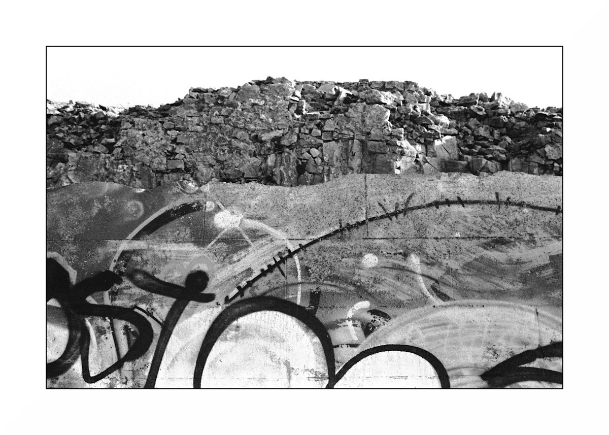 UnaOculusAperta's tweet photo. Royal Pier Hotel
Remains of the once proud Royal Pier Hotel, Weston-super-Mare, Somerset, UK. The rendered and pointed wall faces the sea.
#0neeye0pen #abandoned #demolished #film #ORWON75 #ORWO #blackandwhite #monochrome #lifethroughaviewfinder #graffiti https://t.co/oy5Wyfs7wT