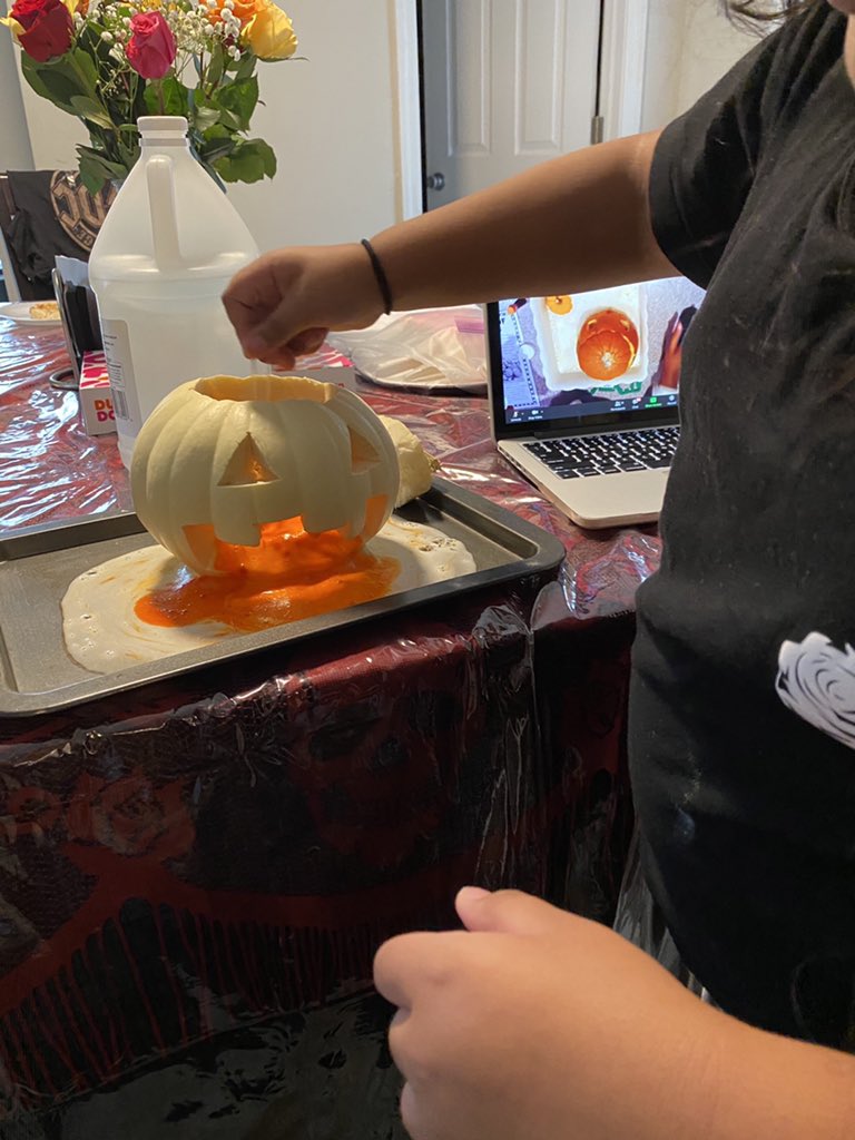 EdwardsAAA1's tweet photo. Halloween science experiment part 2. Making distant learning memorable. @AAAlbelementary https://t.co/z9hGINqq7x