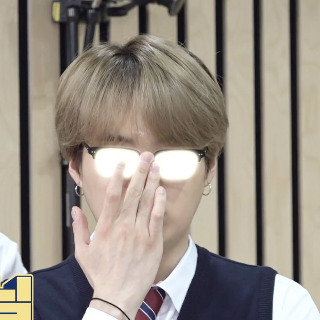 taniesyah's tweet photo. LET ME EAT MY DINNER FIRST AND THEN WATCH #RUNBTSep112
#T1xRUNBTS https://t.co/gOWxJORZLt