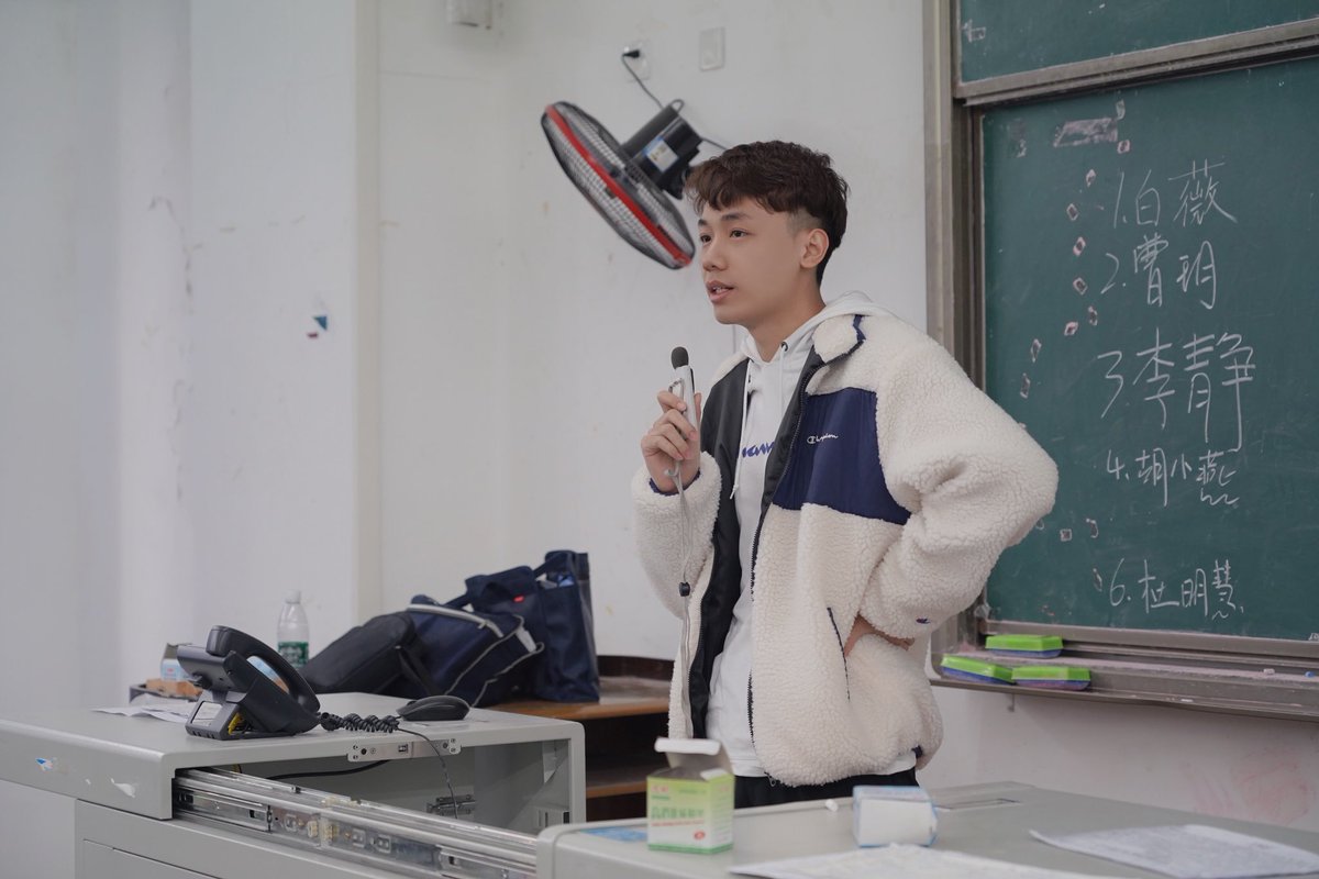 ShermanXiaoo's tweet photo. How did these pictures come from? I also doubt 🤔 didn't see the camera🙊 https://t.co/eDZ49NtHHK
