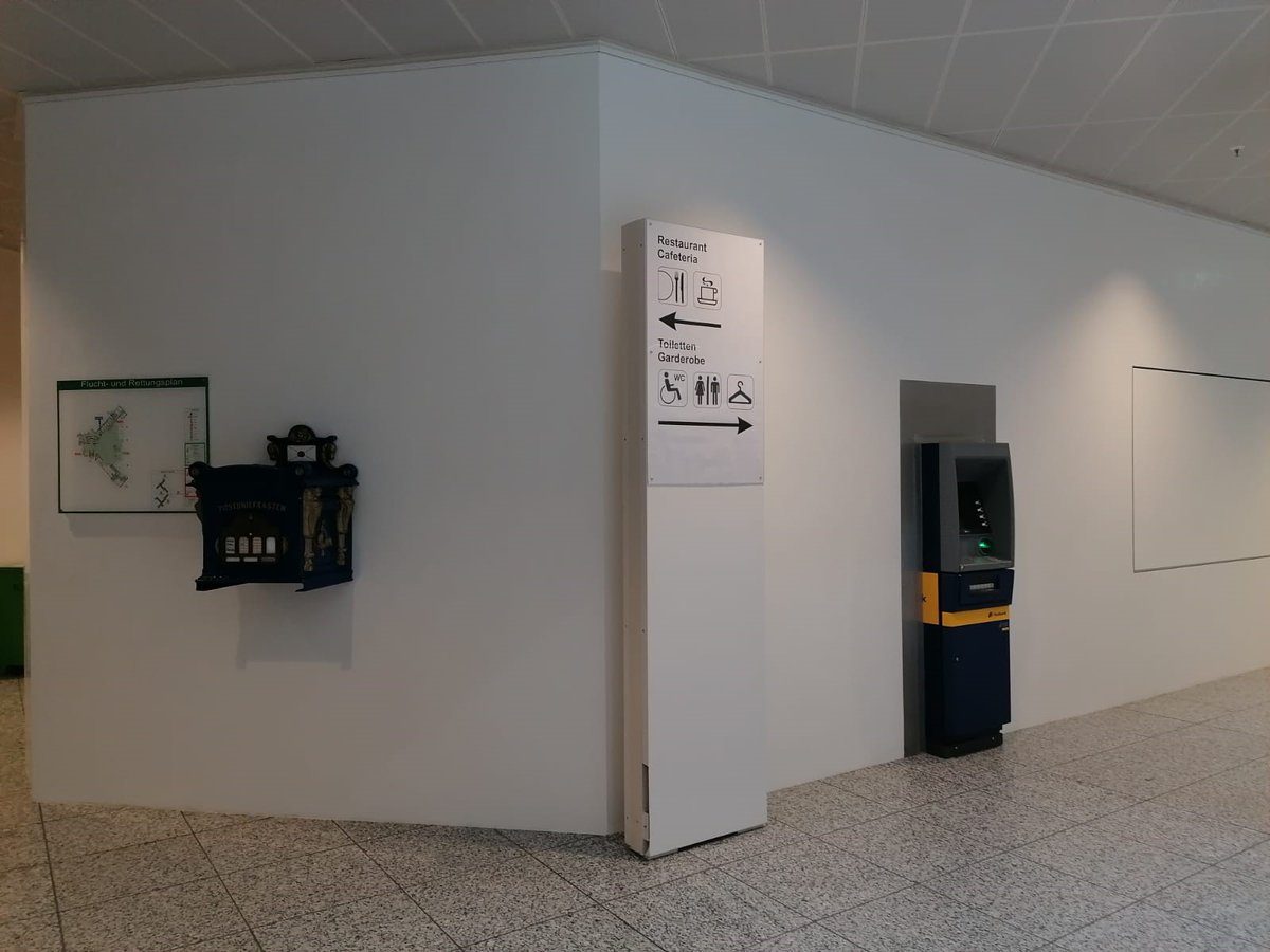 strahlenschutz's tweet photo. #BfSInside: Ehemals Gebäude des #Postministeriums - nun sitzen die #BfSler in Bonn gemeinsam mit dem #BMU direkt an der #Rheinaue. Das Geld für die Kantine ist schnell am Geldautomaten im Foyer abgehoben und der Verdauungsspaziergang kann im hauseigenen Park gemacht werden. https://t.co/X911IWaN1I