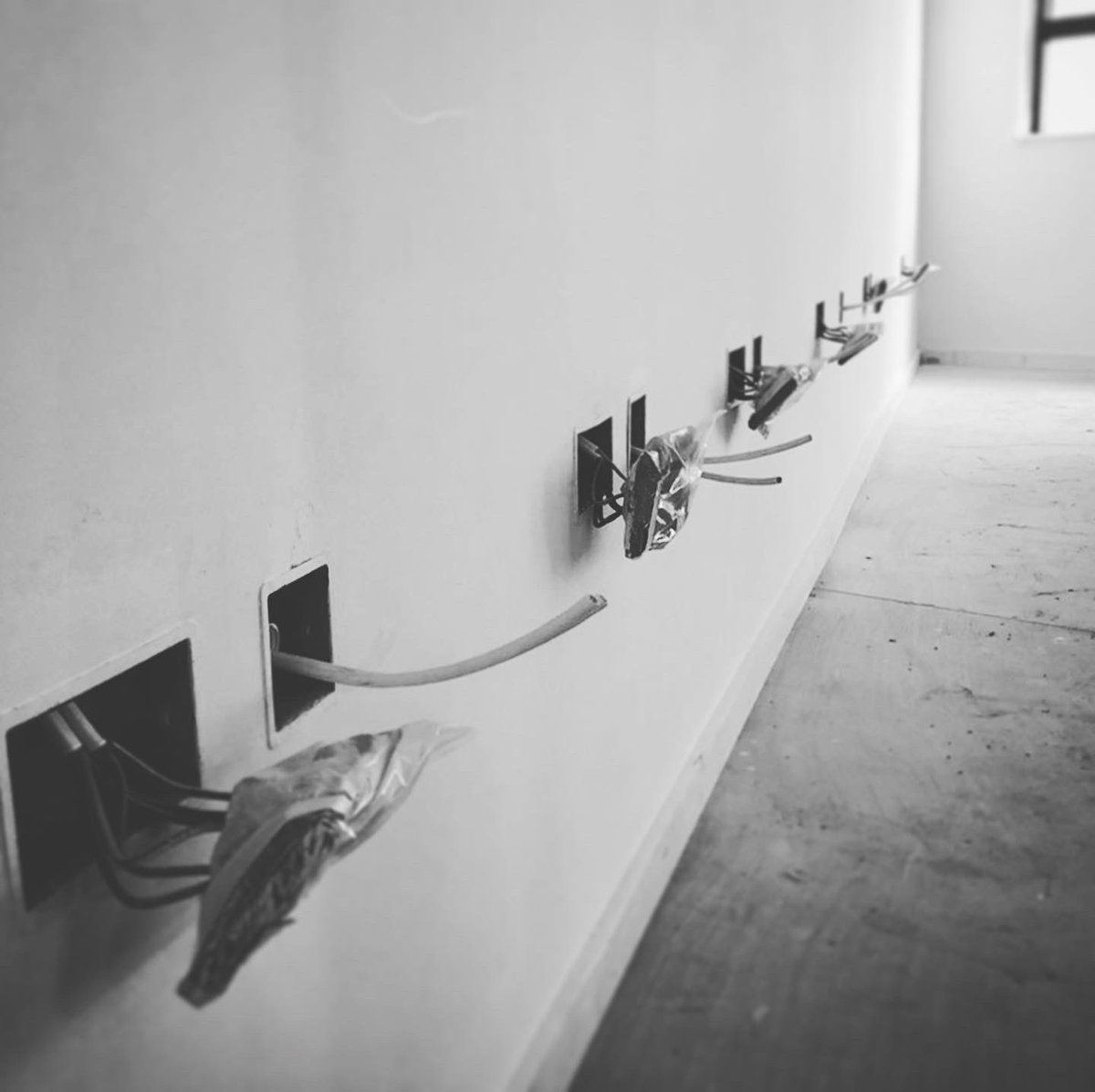 ScenariioLtd's tweet image. Another @commscope cat 6A project well and truly underway. 
Phase 1 first fix in ✅
Cannon cabs ready to start being populated... 🙌

Learn more about our structured cabling solutions on our website: scenariio.com

#runsoncommscope #cat6a #datacable #cannoncabin