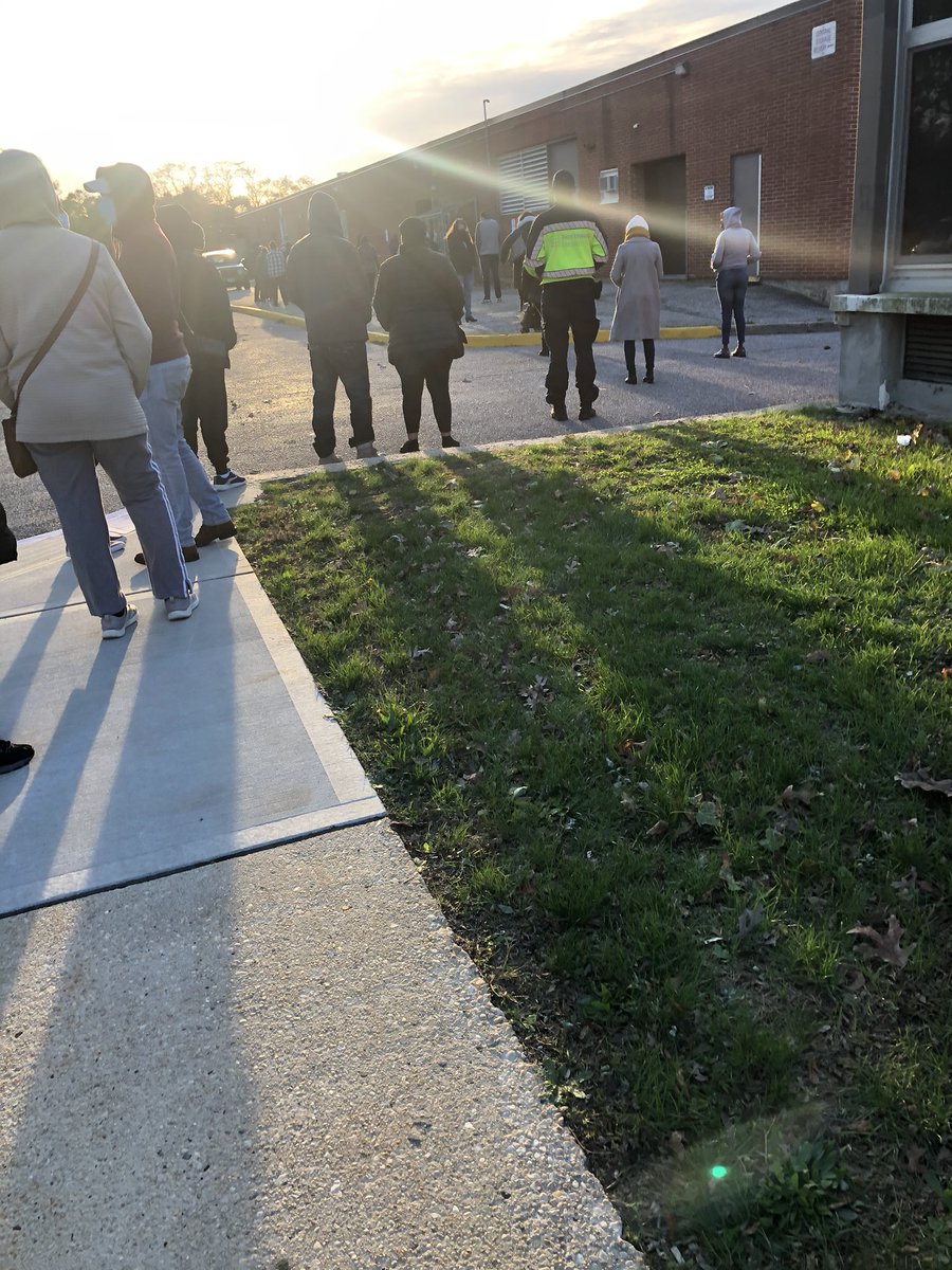 Bobby_Tomasulo's tweet photo. Mother Nature out here tryna suppress my vote this morning #DamnItsCold https://t.co/H5R4AGUdaW