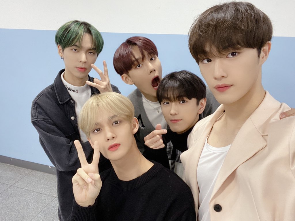 CHIBISUKE_CIX's tweet photo. CIX μ¬λν΄~~~πππππ
FIX μ¬λν΄~~~β€οΈβ€οΈβ€οΈβ€οΈβ€οΈ
teamFIX β η΄ ζ΅γ γπ₯°
#CIXΒ #FIX #teamFIX https://t.co/6OwndOKrGU