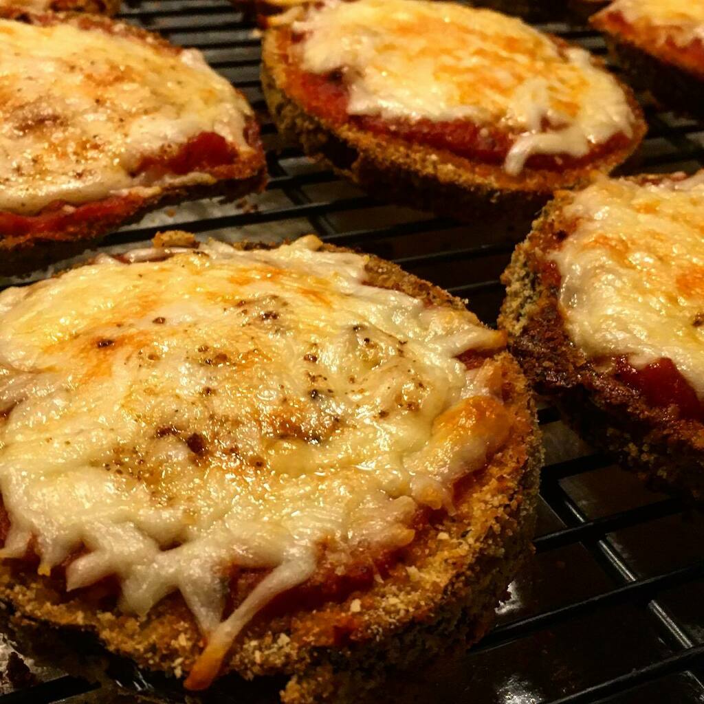 #eggplantparm #baked #pizza #thoughtimadeextra #diss #a #peared instagr.am/p/CHINUFGgAqT/