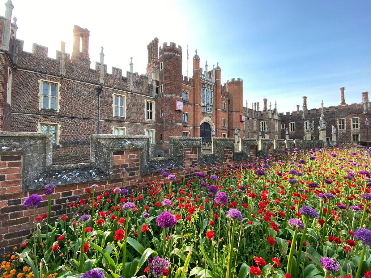 It’s time to close the gates and raise the drawbridge again Our 5 sites in London will close at 5pm tomorrow. It has been a pleasure to share the palaces with you again, and thank you to everyone who has supported our charity during this difficult time by visiting. (1/5)