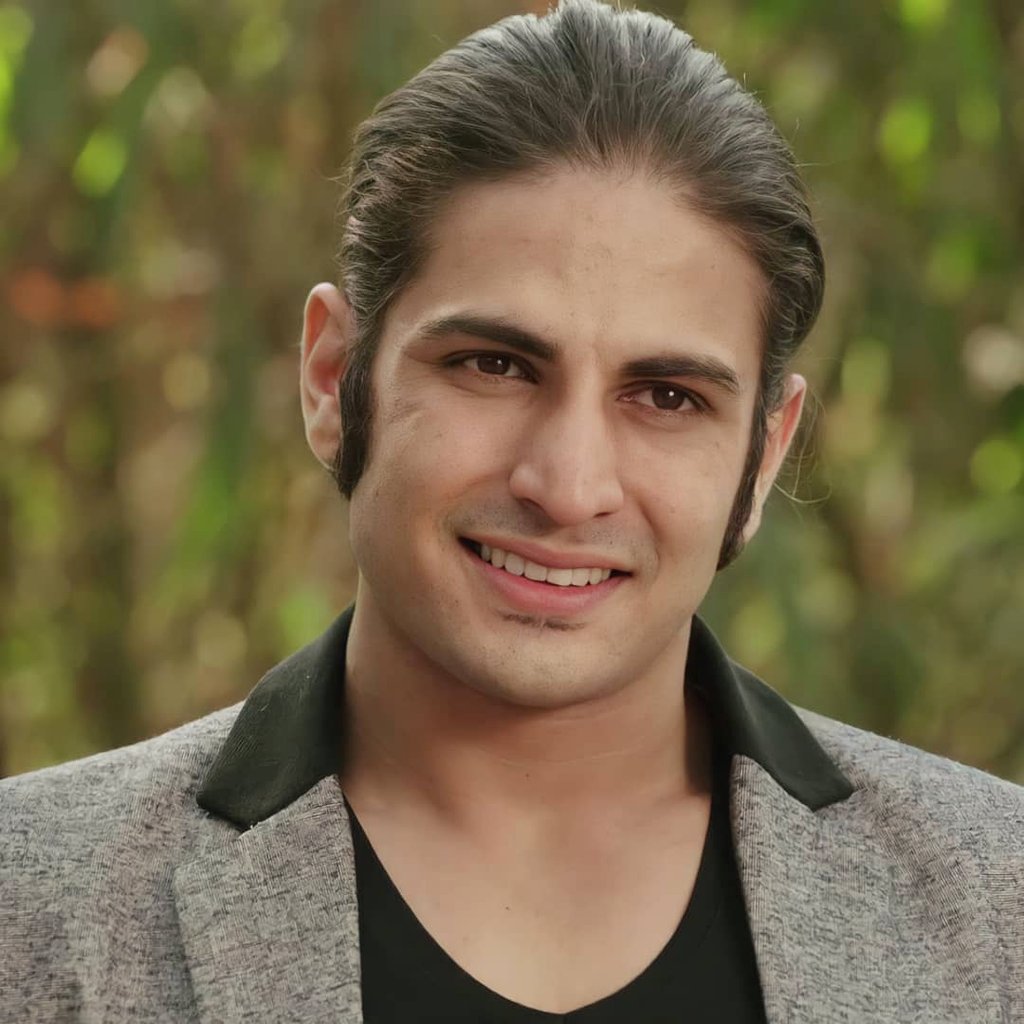 RajatTokasFans_'s tweet photo. RAJAT TOKAS AS KABIR 
Pure as an angel
Sweet as love
Hot as hell
Black and dangerous as the devil

#RajatTokas portrayed any character excellently and created milestones. He always proved that he's the best. He did it in all of his shows 

Most Versatile Actor ❤ @RajjatTokas https://t.co/toF5K69Jvy