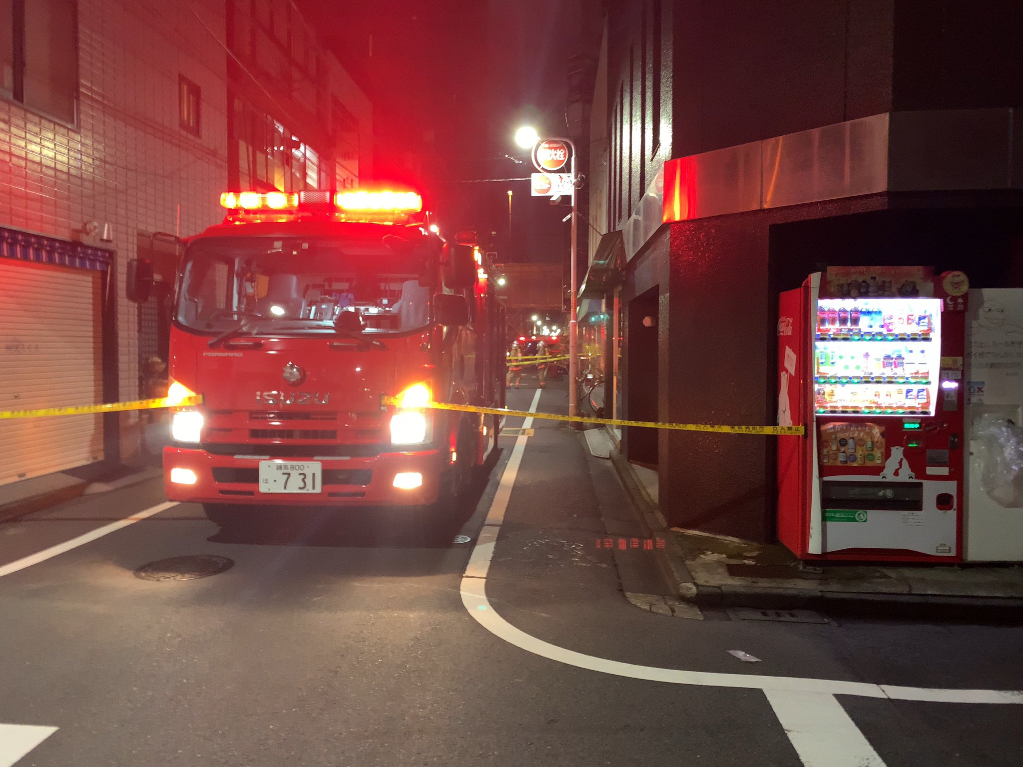 画像 【火災：台東区】21時27分現在、台東区上野5丁目15番付近で火災の通報があり、消防隊が活動中の模様です。(AO) 火事 https//t.co/YKUoK