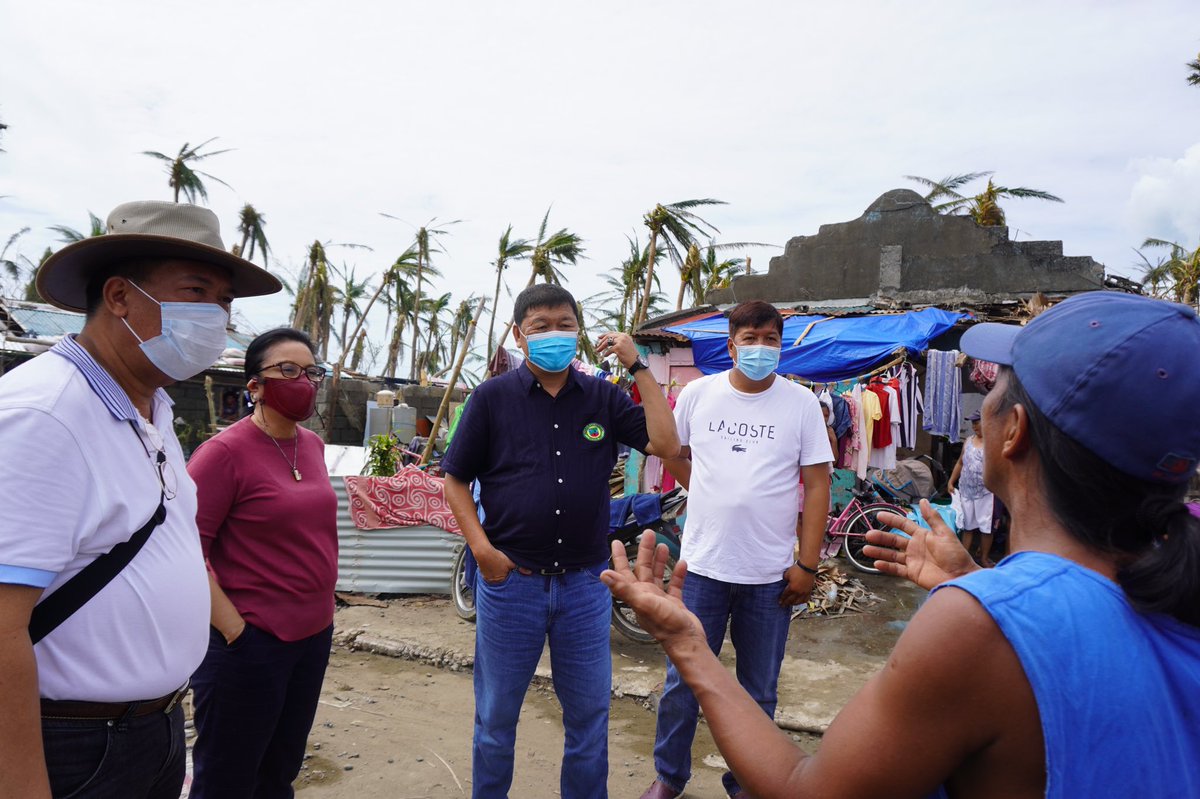 lenirobredo's tweet photo. Amid all the damage, you can feel the LGUs at work, with most roads cleared and establishments starting to open. Catanduanos have played a big part with their sense of community: bigger and sturdier houses taking in those in smaller ones, looking out for neighbors. https://t.co/vkUY8cwYRK