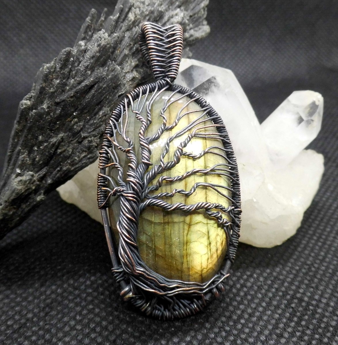 CharismaCrystal's tweet image. #labradorite #crystal #treeoflife #pendant   
CharismaCrystals.etsy.com 💛💚🧡

#pagan #witchcraft #druids #BizHour #UKGiftAM #UKGiftHour #giftideas #UKBizHour #handmadejewelry #craftbizparty #indiebizhour #wicca  #Christmas #witchyvibes #HandmadeHour #HandmadeInUK