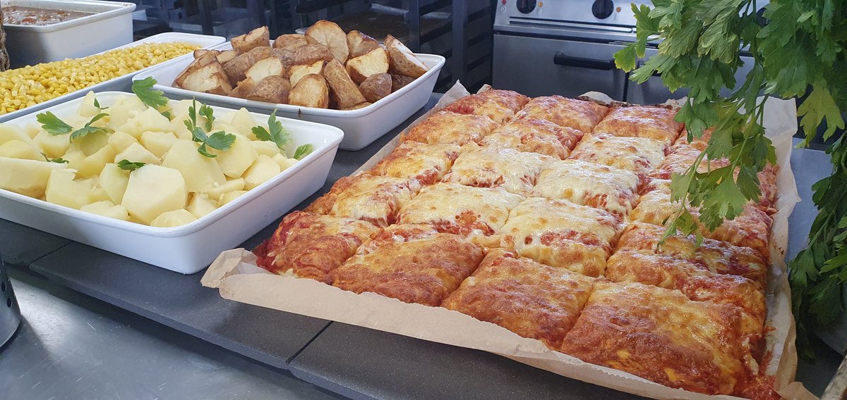fairycake01's tweet photo. On todays menu @Callicroft
@olympustrust @TaylorShawUK Homemade pizza, chicken stew
Butternut squash &amp; orange loaf, cocoa &amp; coconut crunch, ginger cake, shortbread &amp; flapjack
#schooldinners https://t.co/GfFJLfWh7p
