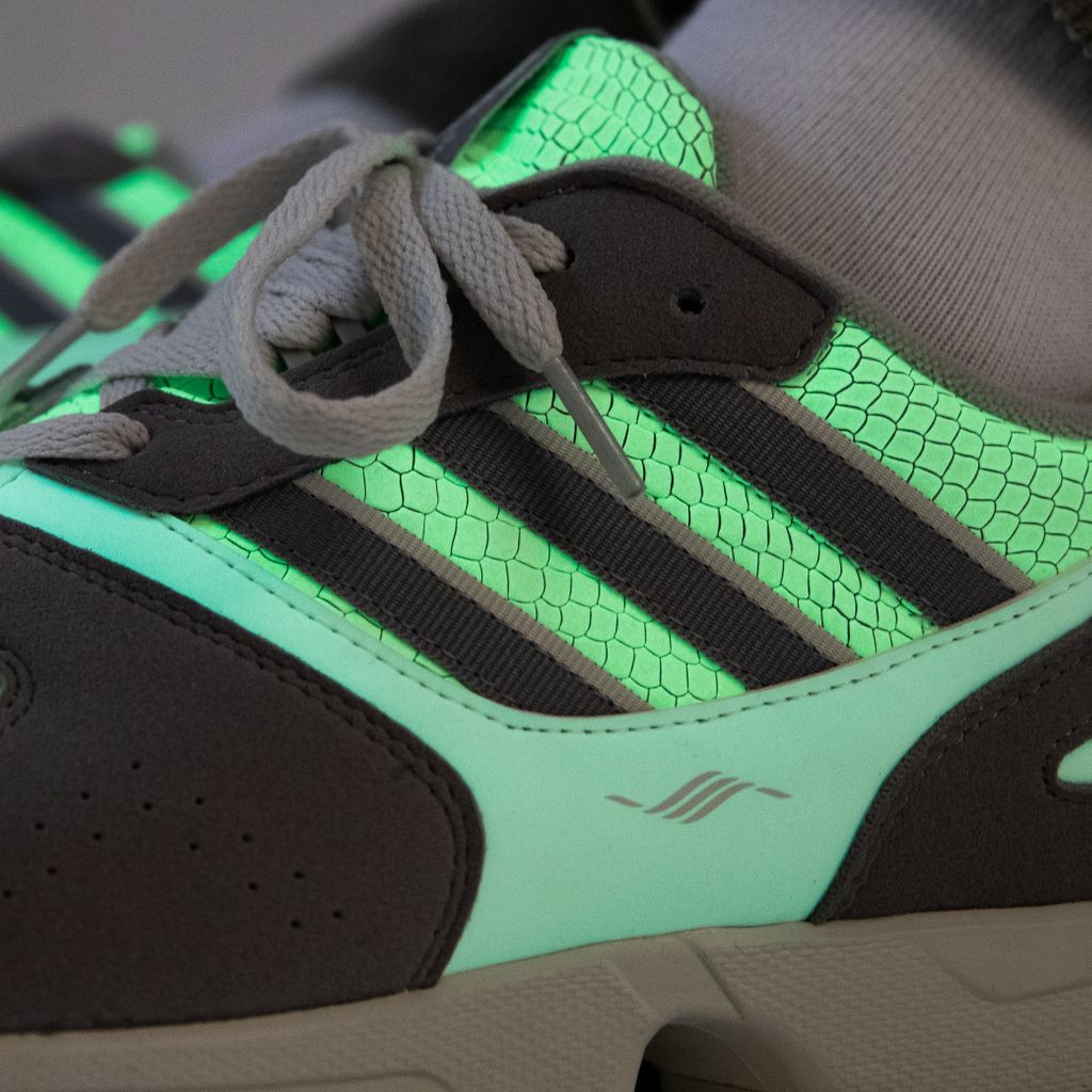 titoloshop's tweet photo. #lastSizes 💫 Adidas ZX 4000 #glowinthedark 
https://t.co/JarhXxcB2Z https://t.co/M5xFhX9FTD