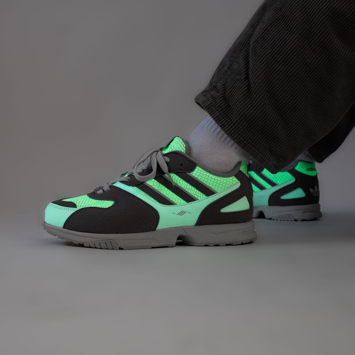 titoloshop's tweet photo. #lastSizes 💫 Adidas ZX 4000 #glowinthedark 
https://t.co/JarhXxcB2Z https://t.co/M5xFhX9FTD