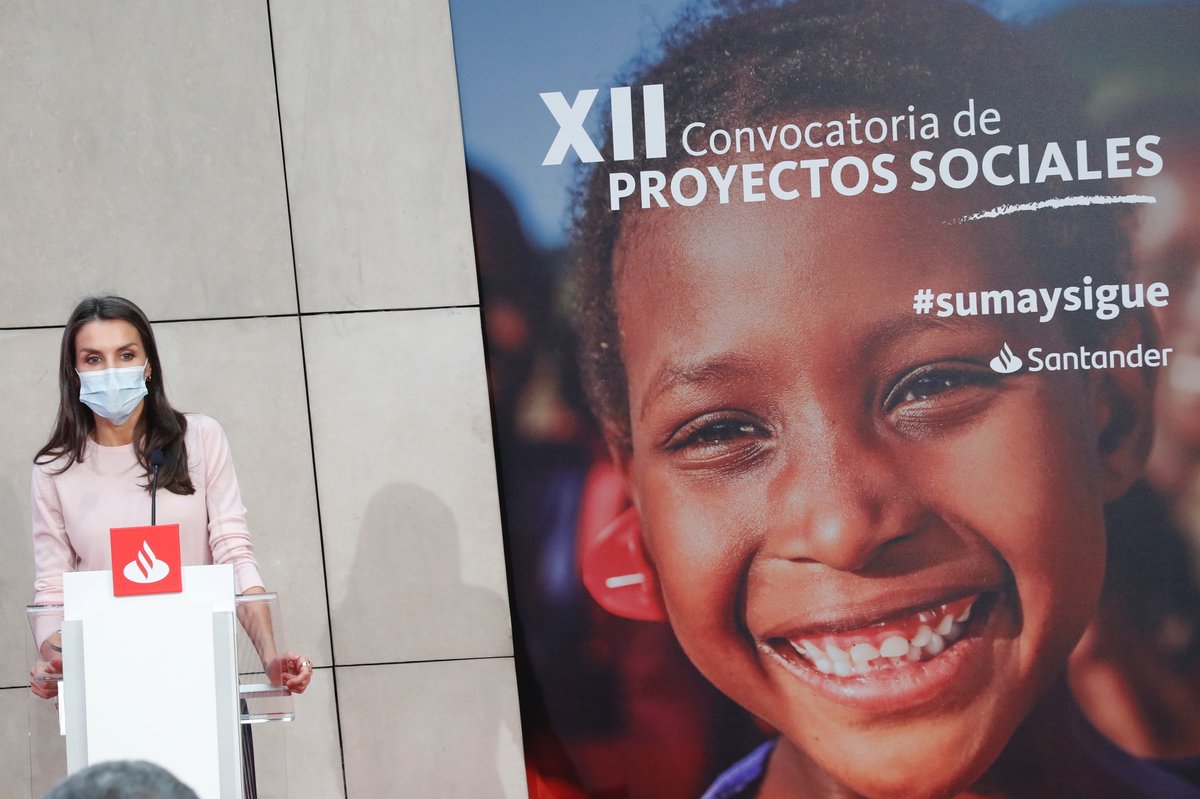 CasaReal's tweet photo. Palabras de la Reina en la clausura de la XII Convocatoria de Proyectos Sociales del @bancosantander https://t.co/hhQVyTCcrh https://t.co/jCiNfGQoab