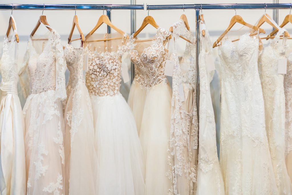WeddingLocal's tweet image. Review these important questions before you begin your Wedding shopping experience. ow.ly/hdl550C8lng

#weddingplanning #wedding #weddinginspiration