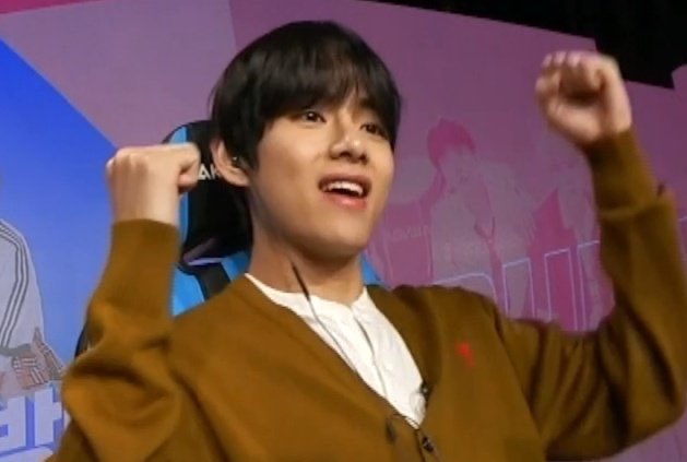KTH_News's tweet photo. Taehyung is seriously the most adorable man! 🥺😭 https://t.co/7zXLaOOmhg