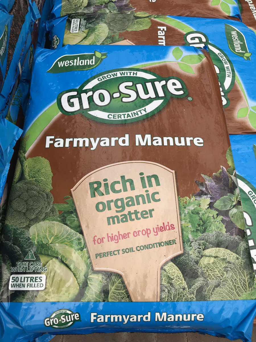 BurstonStAlbans's tweet image. Now is the perfect time to get your plant beds and lawns conditioned and looking good going into winter. Adding nutrients now will boost growth in spring. Get digging!!!! #digdigdig #autumn #autumngardendays #preparation #getoutside #getoutdoors #novembergarden #stalbans #burston