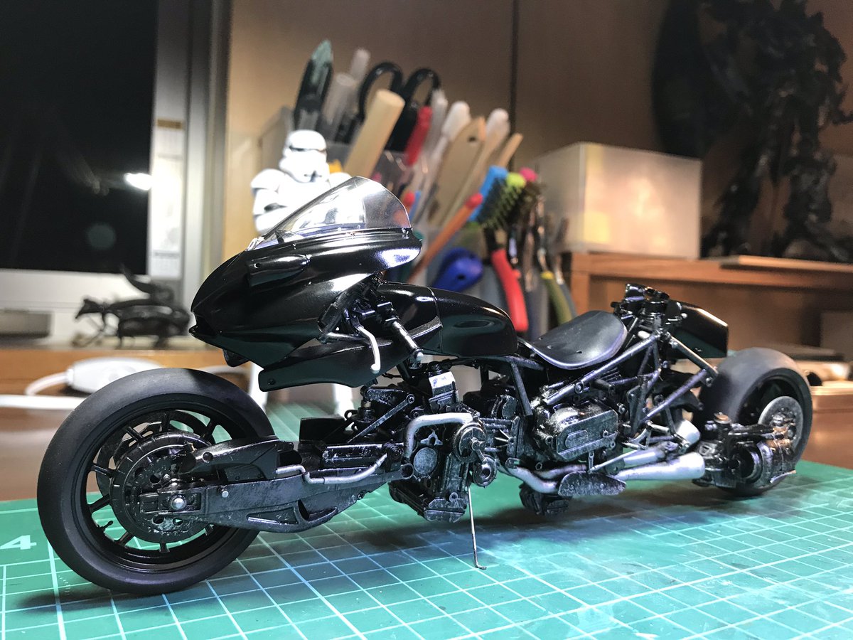 Maxi Di Twitter Sfバイク進捗 本日はここまで 黒から立ち上げてカラーリング考えながら色を重ねてく事が多いんだけど 今回黒になりそう 笑 黄色の帯を入れて デカールで遊んでヨシなイメージ 今んとこ なんとなく こんなカスタムバイクありそうな気も