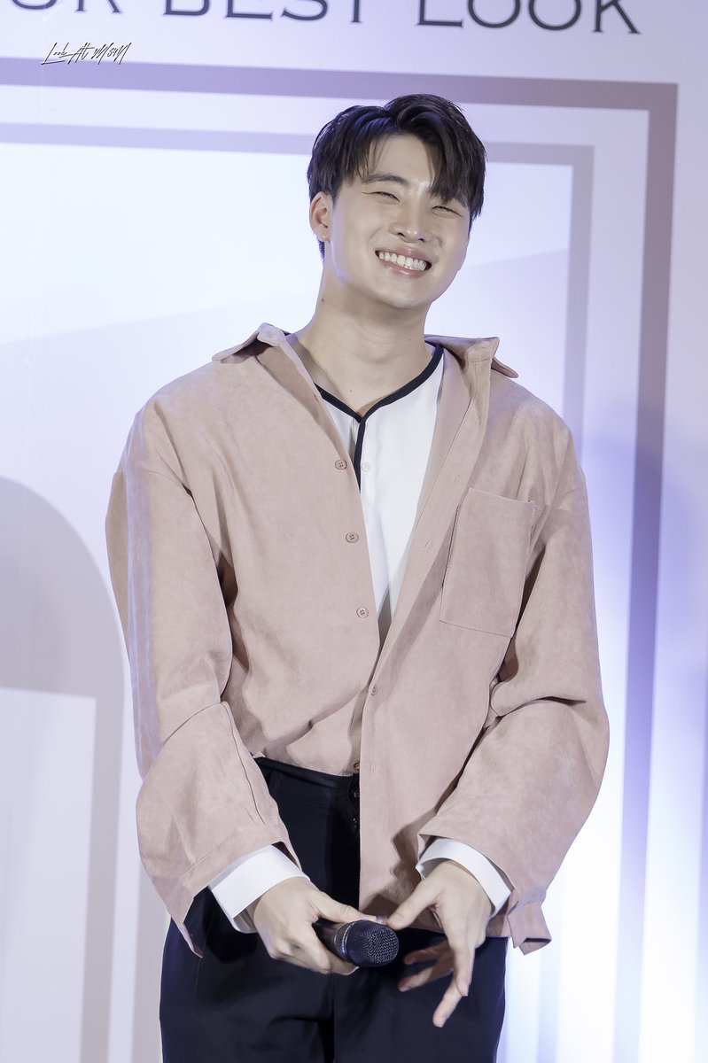 lookatm34n's tweet photo. [HQ] 201031 Grand Opening Looks @ Future Park Rangsit

อัยมุอ้วงงงงงงง 🐽😜

#MeanPhiravich https://t.co/vUV8EhosDx