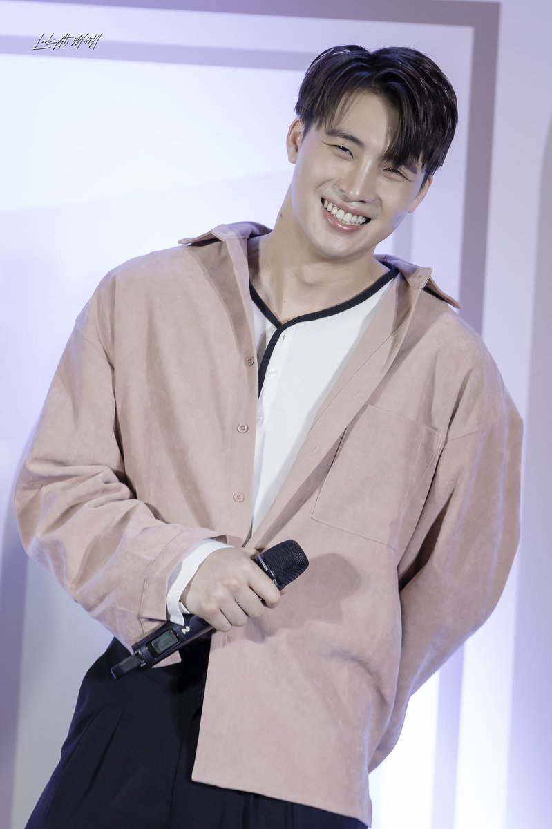 lookatm34n's tweet photo. [HQ] 201031 Grand Opening Looks @ Future Park Rangsit

ข้างๆ หัวใจ 💙

#MeanPhiravich https://t.co/LiDF592Lid