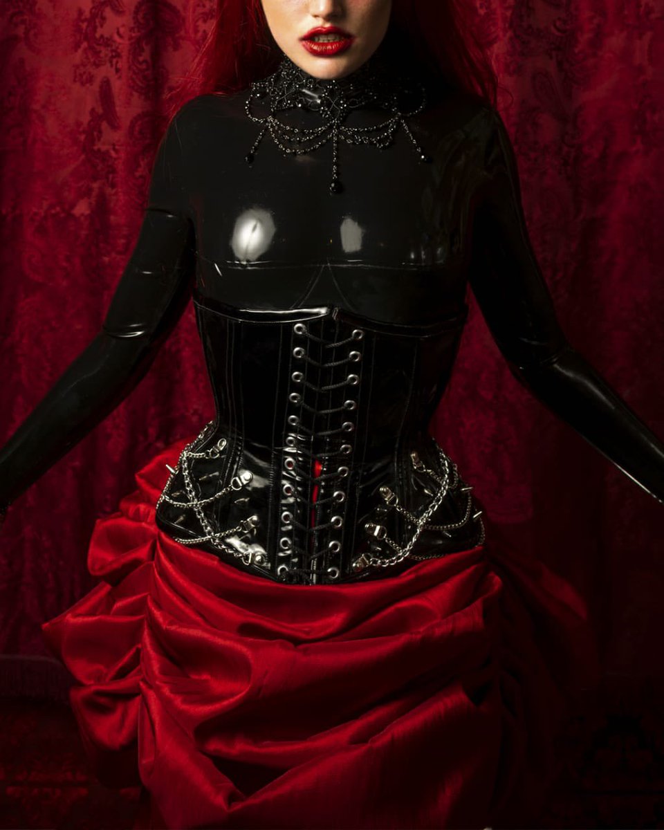 MODELO instagram.com/kinkivenus
TOCADO instagram.com/axxonnart
PH instagram.com/pabloanm
CORSET instagram.com/demon_kiss_cor…
COLMILLOS instagram.com/ladypoison.shop
GARGANTILLA instagram.com/eleacastellano
FALDA instagram.com/laurageronima
ASISTENTE Y MODELO instagram.com/dante_ilustrac…