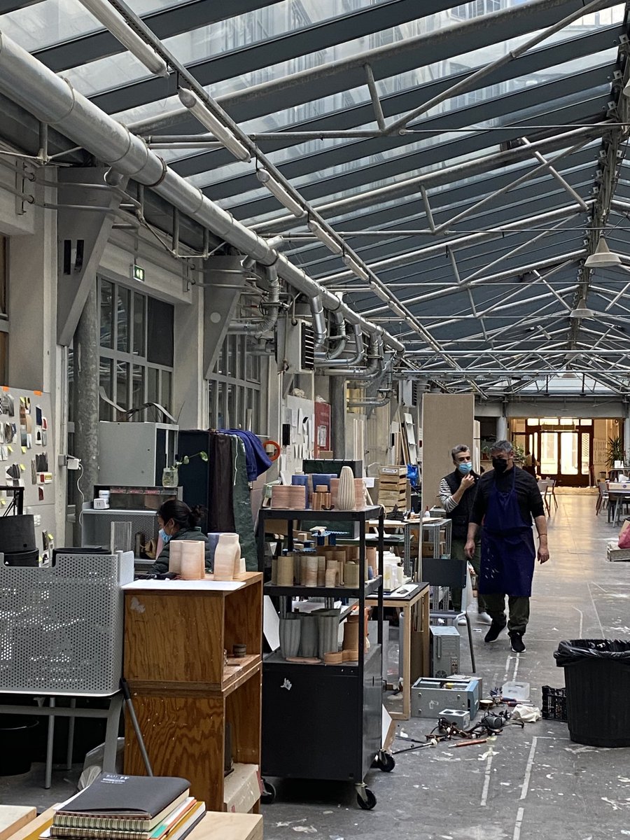 ⁦<a href="/Ensci_Paris/">ENSCI_LesAteliers</a>⁩ ce jour : continuité des enseignements pratiques assurée ! Dans le respect total du confinement saison 2😷. Equipe et élèves au RV💪🏻. Merci ⁦<a href="/MinistereCC/">Ministère de la Culture 🇫🇷</a>⁩ ⁦<a href="/sup_recherche/">Ministère Enseignement supérieur/Recherche/Espace</a>⁩ . Portez vous bien 🙏🏻