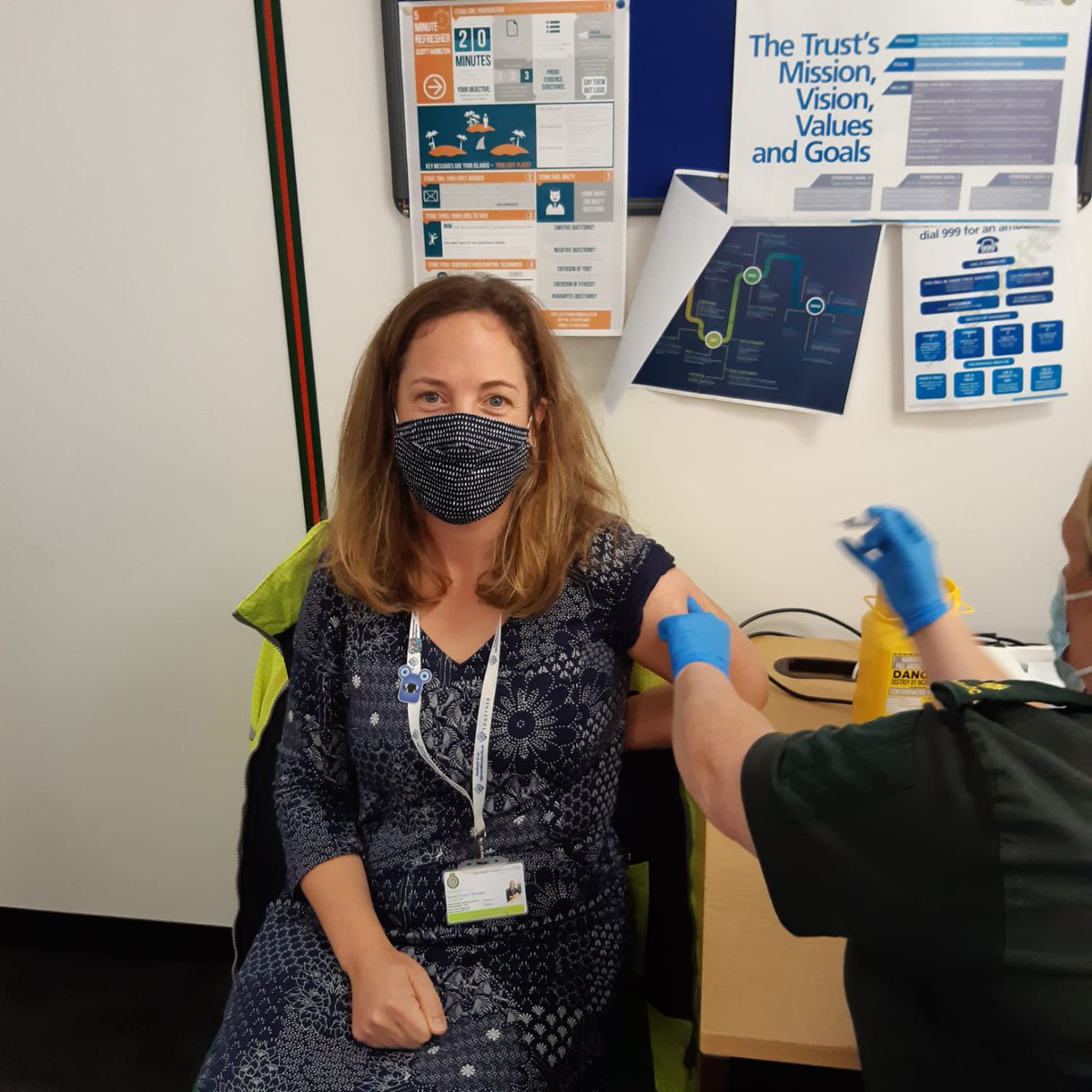 char_thomas09's tweet image. Have you had yours? #FluVaccine #protectyourself over 65% of @swasFT staff and students have been offered a flu vaccine so far