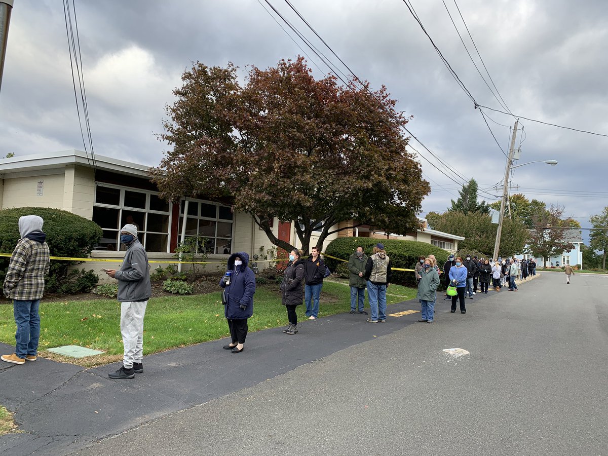 JMeorePhoto's tweet image. #stonypoint residents line up to vote on #ElectionDay2020 at Immaculate Conception School. @lohud