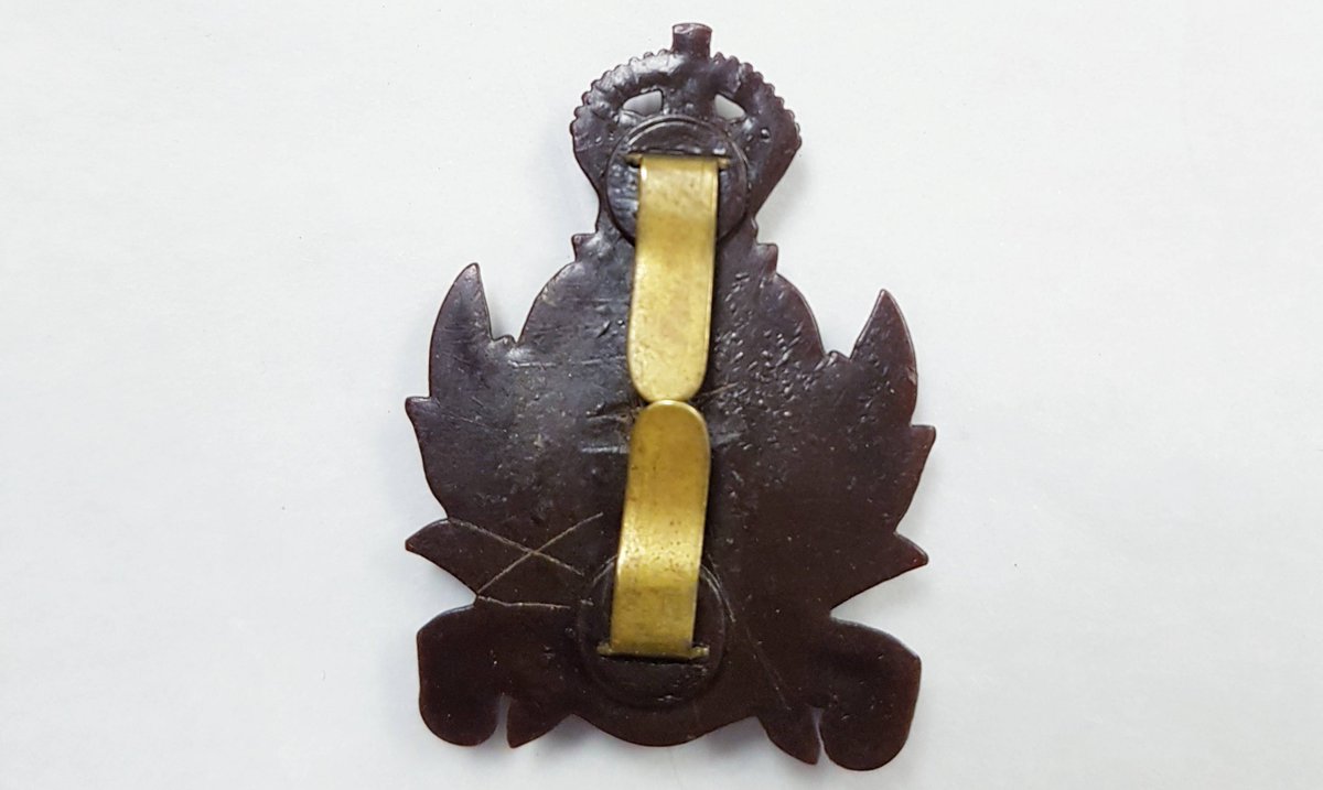 mi_intel's tweet photo. We have a large collection of Intelligence Corps badges. However, this one stands out as it's made of Bakelite! The presence of the King's crown with this particular type of plastic can help us date it to #c1930s, when the use of #Bakelite became more widespread #TinyTuesday https://t.co/gadTigJyFm