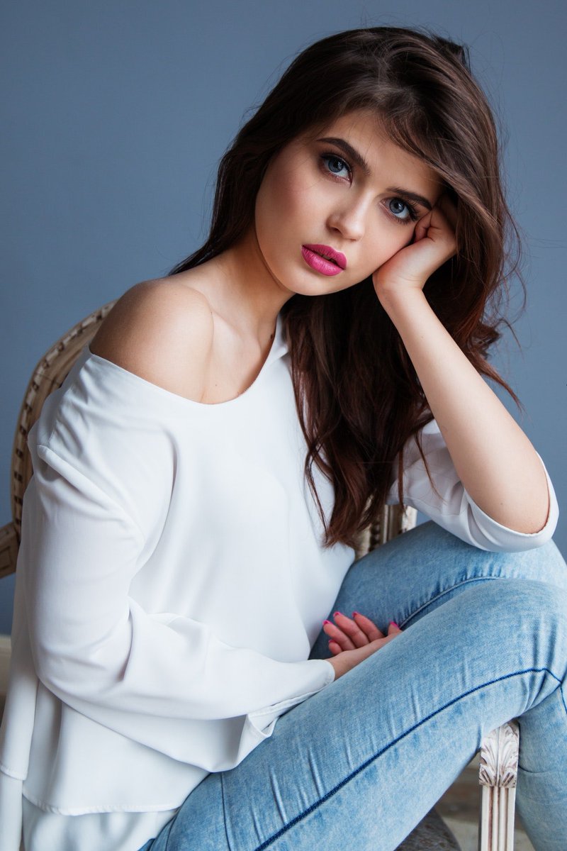 BrunetteDiva101's tweet photo. Tag #brunettes_girls
#DarkAndLovelyLocks #BrownieLocks #BrunetteHair #Brunette #Brunettes #ChocolateHair #HairPerfect #HairStyle #DarkPorcelainGirl #EuropeanGirl #BrunetteGirls #Beauties #Beautiful #ShinyHair #MyWhiteIsbeautiful #WhiteBeauty #MyDarkPorcelainIsBeautiful ๐ https://t.co/C0481Ypo1n