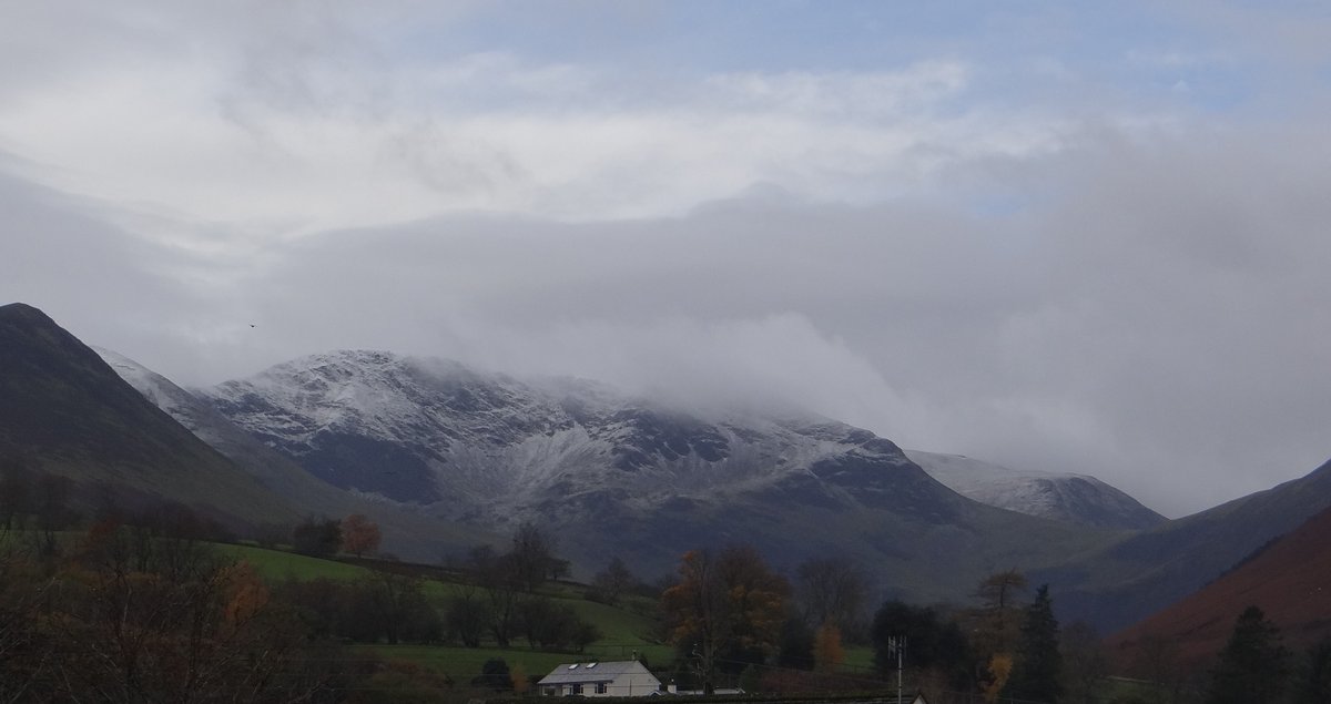 Amazing what can make you jump out of bed with a smile #firstsnow #winteriscoming #lakedistrict #coledalehorseshoe