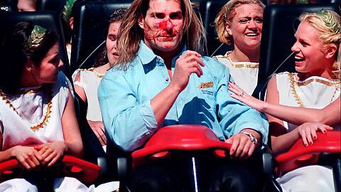 GusTheFox's tweet photo. Trying to think of anything good that America’s brought to the table over the last 20 years and the only thing I can come up with is that time when a goose flew into Fabio’s face on a rollercoaster. Come on America buck your fucking ideas up a bit and let’s have some more of that https://t.co/ySuG2U1GOv