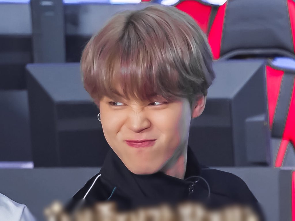 jmnsource's tweet photo. i’d gladly lose against jimin https://t.co/VsZEkRK8IP