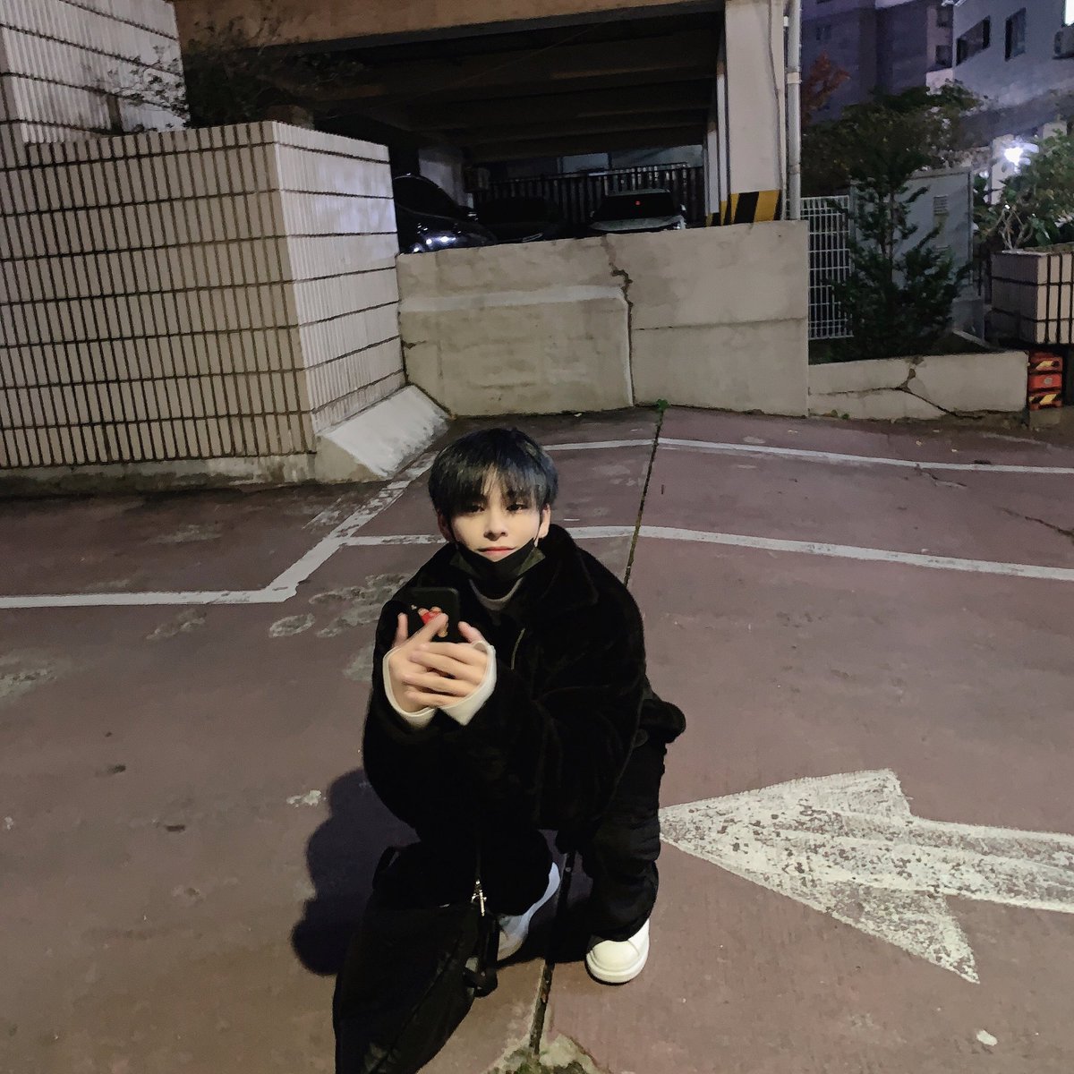CRAVITY_twt's tweet photo. 러비티~날씨가 많이 추워졌으니까 많이 따시게 입어요!!!!감기 조심!!!
#크래비티 #세림 포토바이_셂 을 찍고있는 #포토바이_루비 https://t.co/MdtNDq47JZ