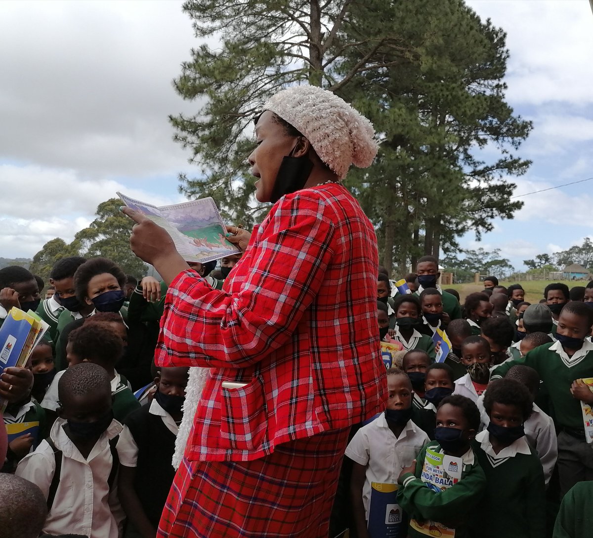 NBW_SA's tweet photo. Look at these amazing photos from an NBW activation in Lusikisiki, Eastern Cape – by Novulakuvaliwe Library (represented by Unathi Magubeni and Zanele Ndlovu).

📚✨

 #NBW2020 
#PassportToTomorrow
#BuyABook https://t.co/Lqn458LW0J