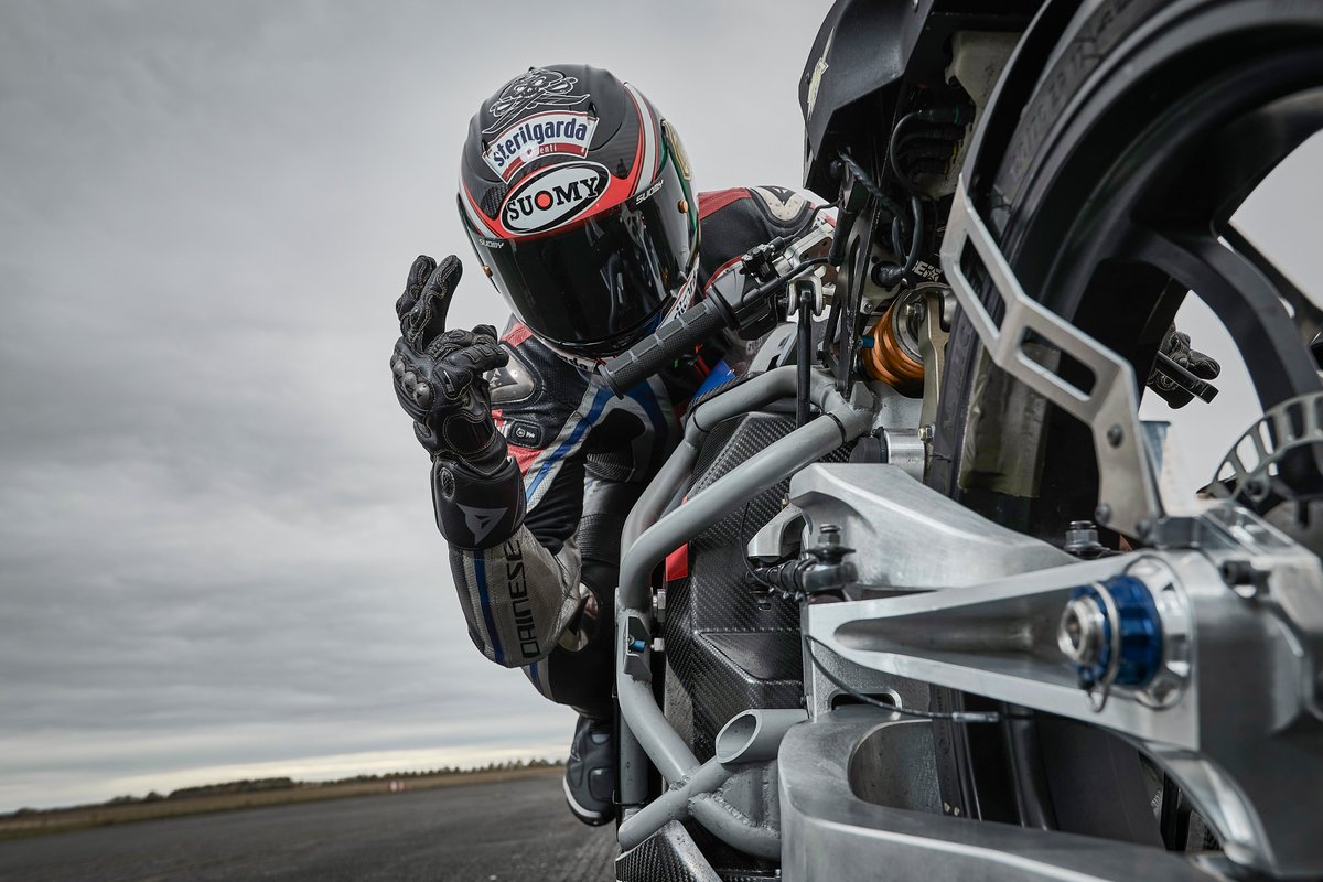 VoxanMotors's tweet photo. WE DID IT. Thanks to @maxbiaggi and a lot of hard work, the Voxan Wattman this weekend became the world’s fastest electric motorcycle, by reaching a top speed of 408 km/h (254 mph)⚡️
 
Read the full story: https://t.co/JvvGPecZxy

#Voxan #Wattman #WorldSpeedRecord @Venturi @rokit https://t.co/3AvcFlDsRN