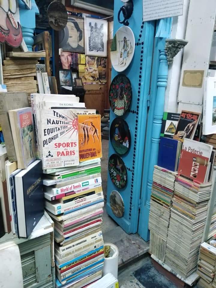 #انقذوا_مكتبة_نهج_انقلترا 
اطلقت الهاشتاج هذا ونحبكم تتفاعلوا معه فضلا لا أمرا.
مكتبة عمرها اكثر من سبعين عاما مهددة بالغلق نظرا لتراجع المبيعات. آلاف العناوين ستضيع هباءا منثورا لو لم نساعد صاحب المكتبة. اين رجال الاعمال؟ اين المثقفون؟ ادعوكم لشراء كتاب من عنده كحركة رمزية