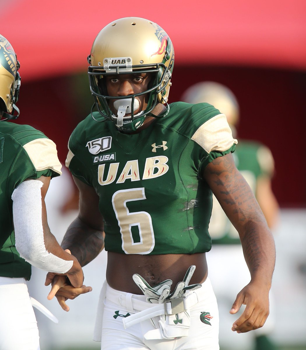 PFF_College's tweet photo. Most targets without a dropped pass this season
1. Austin Watkins, UAB - 55
2. Kearis Jackson, Georgia - 34
3. Kyle Pitts, Florida - 33
3. Emeka Emezie, NC State - 33
3. Dayton Wade, WKU - 33 https://t.co/SZAfC0BSoe