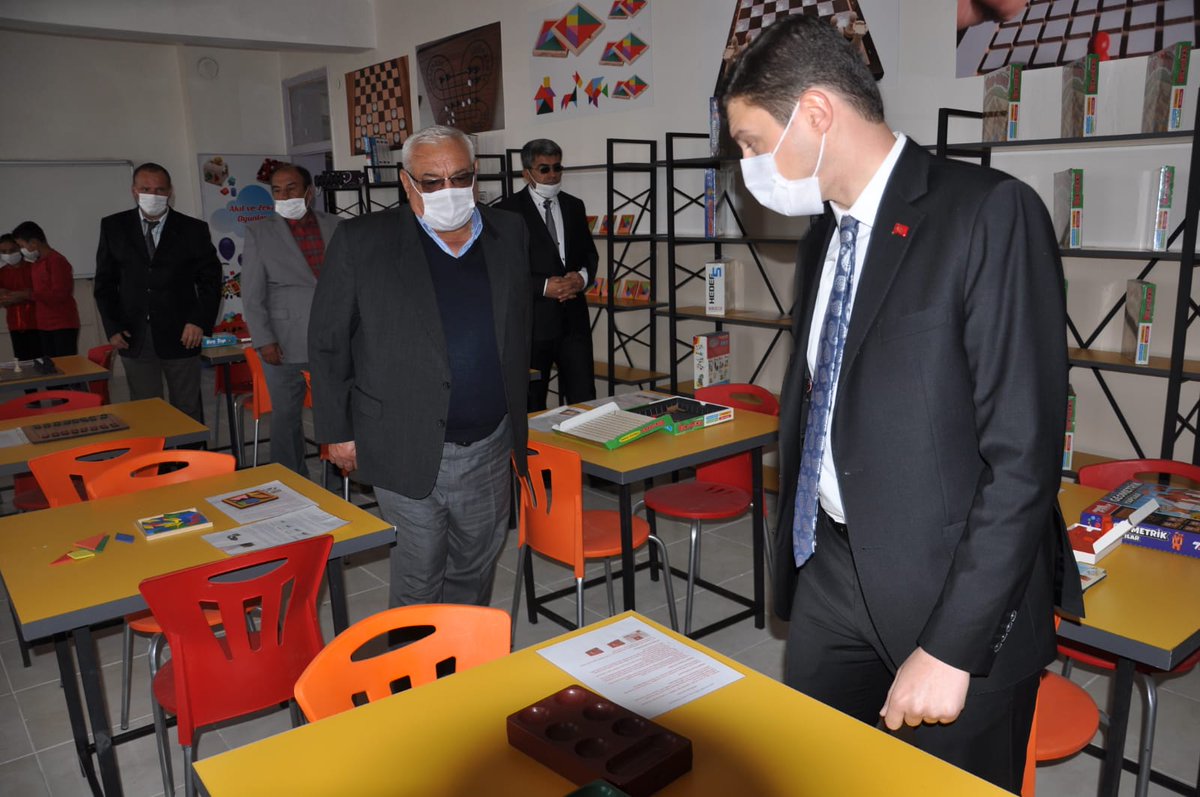 HAYIRSEVER MEZUN OLDUĞU OKULU SAHİPLENDİ UNUTMADI...
Teşekkürler Adem Oruç...
Işıklar Atatürk İlk Orta okulunda mezun olan Adem ORUÇ mezun olduğu okulu sahiplenerek okula Akıl Zeka Sınıfı kazandırdı.
Sayin Kaymakamımızın teşrifleri ile Akıl Zeka Sınıfının açılışı yapıldı
Mebbasin