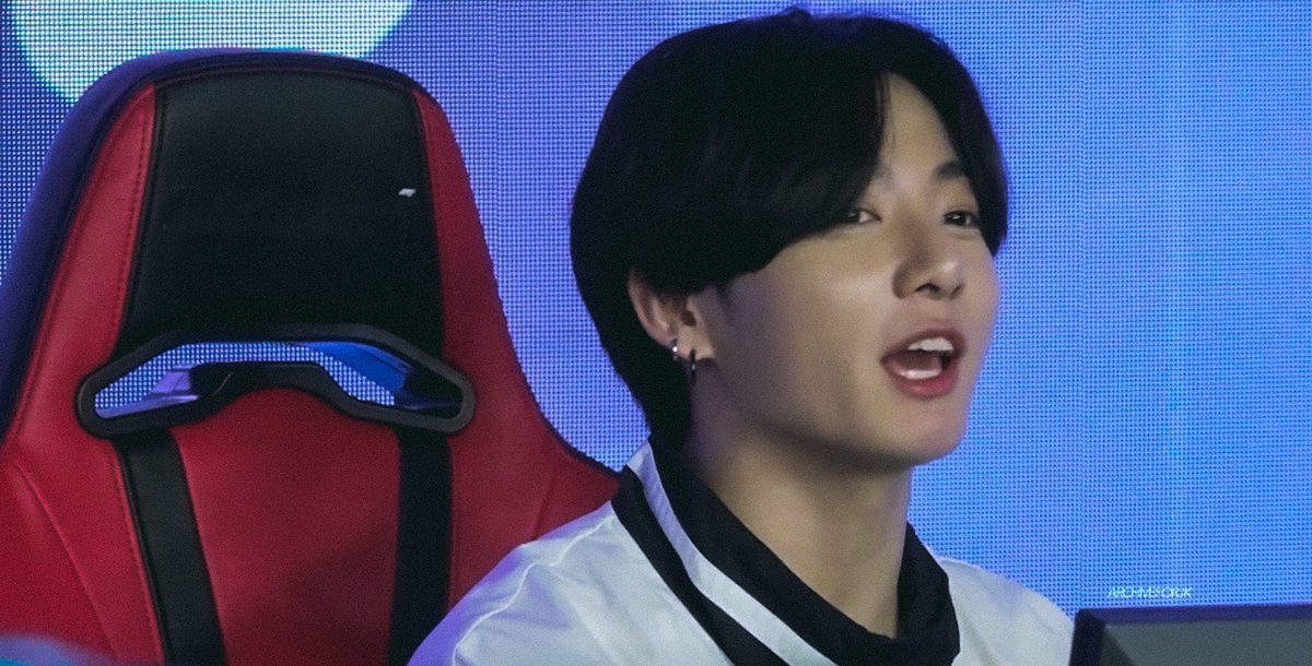 pro gamer jungkook 🎮