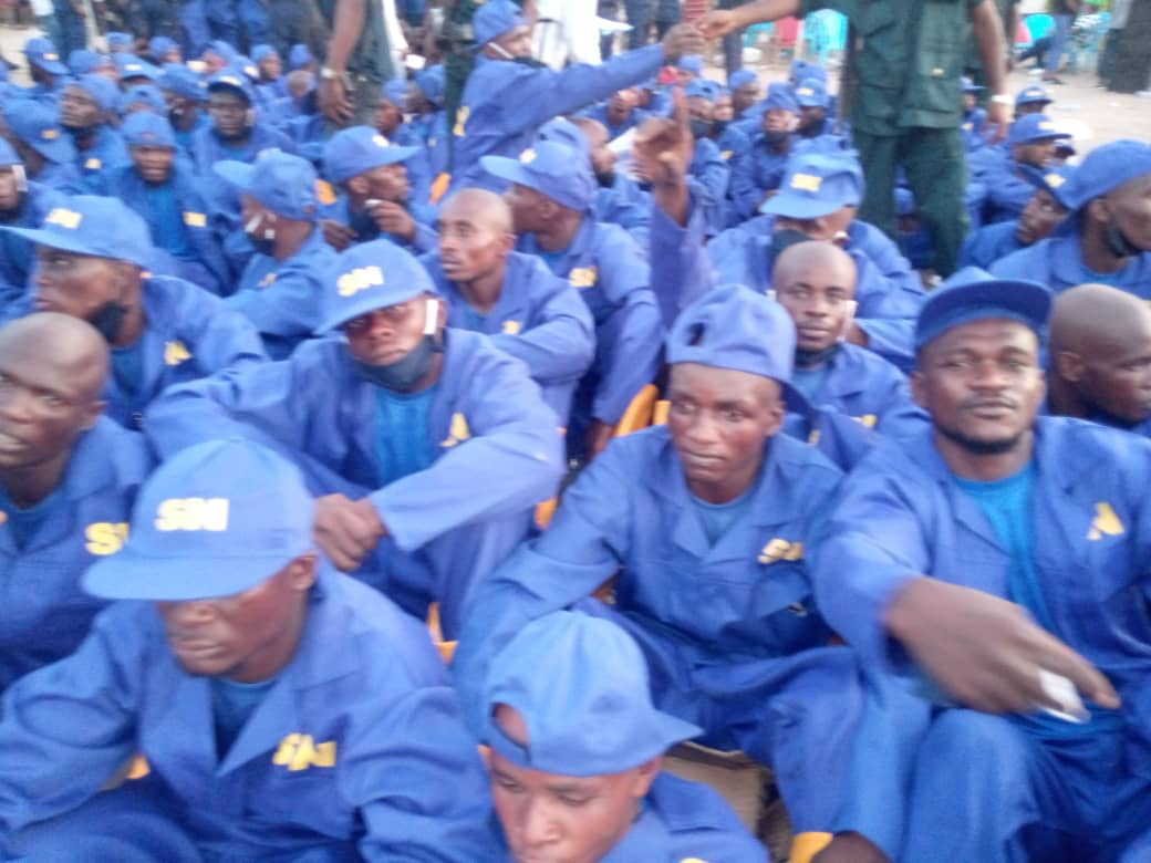 MaishaDRC's tweet photo. #KINSHASA_DRC: The KULUNA transformed into agents will participate in the sweeping of roads, and other sanitation services of the City. Others will go and do the fields. @afrikarabia @fatshi13 @matumo_b @MichaelTshi @JeunesseINC_RDC @JPKambila @BillyKambale1 @drc_viewsroom https://t.co/3DLSpi0HU6