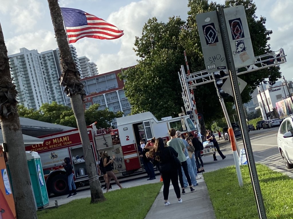 Tôt levés pour aller voter, en ce Jour J. Des millions d’électeurs ont déjà voté par anticipation et par correspondance en Floride.#Election2020
