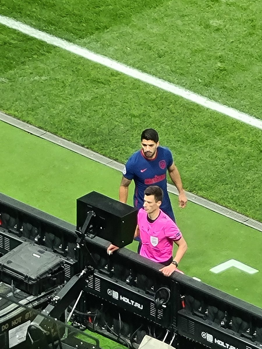 TheSportSocial's tweet photo. Of course Luis Suarez got booked for sneaking a look at the VAR monitor 😂 #LOKATM https://t.co/HMZ7eq8rJF