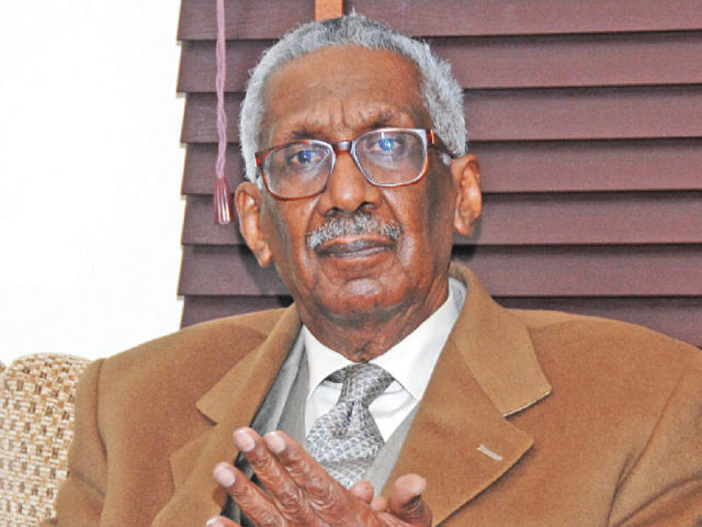 العم الدكتور أحمد الخطيب :
_علينا أن نتذكر أن من أبناء الكويتيين #البدون  من اشترك في المقاومة الكويتية ضد احتلال صدام للكويت واستشهد وجُرح وأُسر ، لأنهم وِلدوا في الكويت وتعلموا ككل أبناء الكويتيين.
. 
#لا_للتجديد_للجهاز_المركزي3