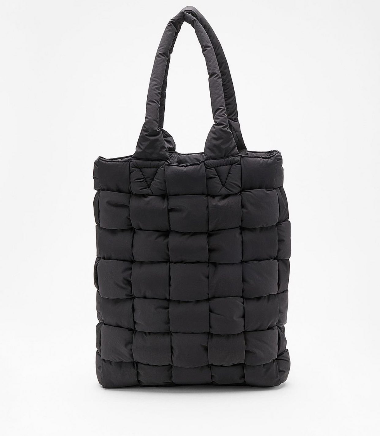 Outlander Magazine on X Bottega Veneta Woven Puffer Bags https t BTK4gLlKNc X