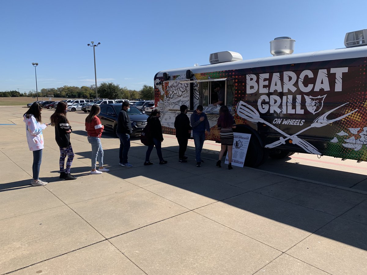 sherman_high's tweet photo. #BearcatSTRONG PTA Student Appreciation luncheon in full effect! Sherman High School has awesome students! #ShermanHighSchool #BearcatSTRONG #SHSPTA https://t.co/PN4ORZPH3x