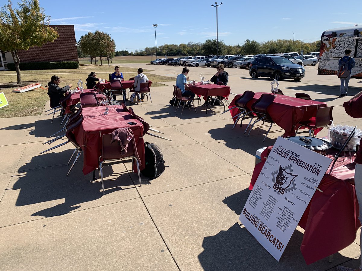 sherman_high's tweet photo. #BearcatSTRONG PTA Student Appreciation luncheon in full effect! Sherman High School has awesome students! #ShermanHighSchool #BearcatSTRONG #SHSPTA https://t.co/PN4ORZPH3x